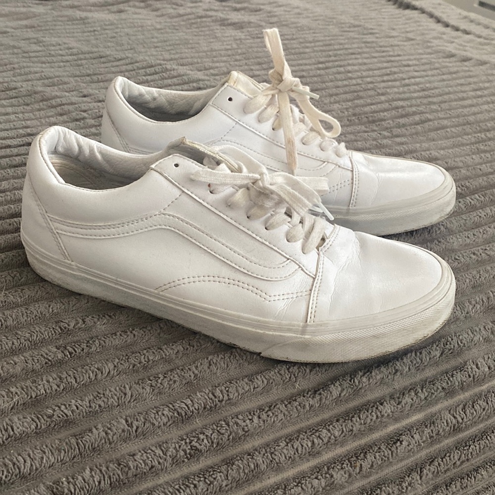 Used- kept clean and looks fresh